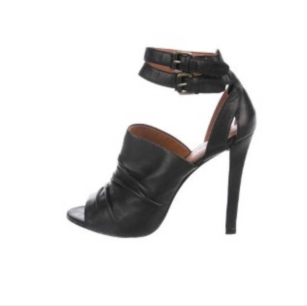 Elizabeth and James open toe heels size 7B